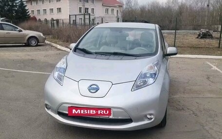 Nissan Leaf I, 2011 год, 920 000 рублей, 2 фотография