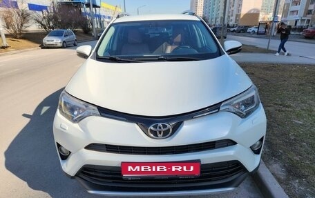 Toyota RAV4, 2017 год, 2 500 000 рублей, 3 фотография