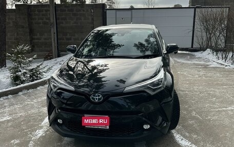 Toyota C-HR I рестайлинг, 2019 год, 2 350 000 рублей, 2 фотография