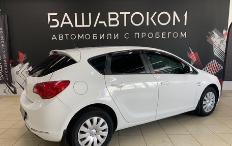 Opel Astra J, 2013 год, 840 000 рублей, 2 фотография