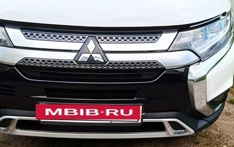 Mitsubishi Outlander III рестайлинг 3, 2019 год, 2 250 000 рублей, 4 фотография