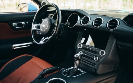 Ford Mustang VI рестайлинг, 2019 год, 3 350 000 рублей, 2 фотография