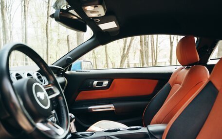 Ford Mustang VI рестайлинг, 2019 год, 3 350 000 рублей, 4 фотография