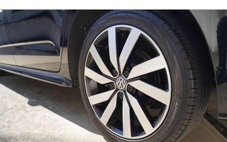 Volkswagen Touran III, 2018 год, 1 378 924 рублей, 4 фотография
