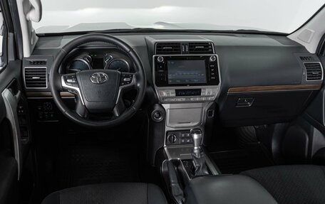 Toyota Land Cruiser Prado 150 рестайлинг 2, 2017 год, 4 799 000 рублей, 6 фотография