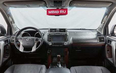 Toyota Land Cruiser Prado 150 рестайлинг 2, 2013 год, 3 489 000 рублей, 9 фотография