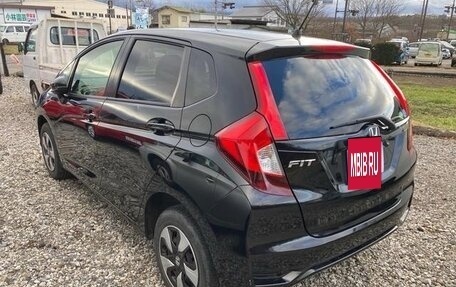 Honda Fit III, 2019 год, 900 000 рублей, 3 фотография