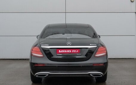 Mercedes-Benz E-Класс, 2020 год, 5 499 000 рублей, 4 фотография