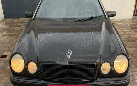 Mercedes-Benz E-Класс, 1996 год, 470 000 рублей, 2 фотография