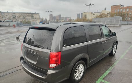 Dodge Caravan V, 2020 год, 2 900 000 рублей, 4 фотография