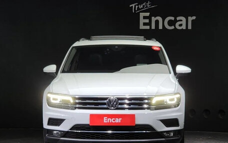 Volkswagen Tiguan II, 2021 год, 2 300 000 рублей, 3 фотография