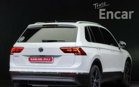 Volkswagen Tiguan II, 2021 год, 2 300 000 рублей, 2 фотография