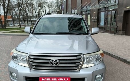 Toyota Land Cruiser 200, 2012 год, 3 700 000 рублей, 2 фотография