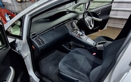 Toyota Prius, 2012 год, 1 300 000 рублей, 5 фотография