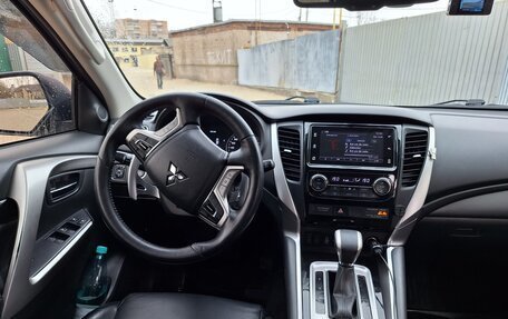 Mitsubishi Pajero Sport III рестайлинг, 2018 год, 3 000 000 рублей, 5 фотография