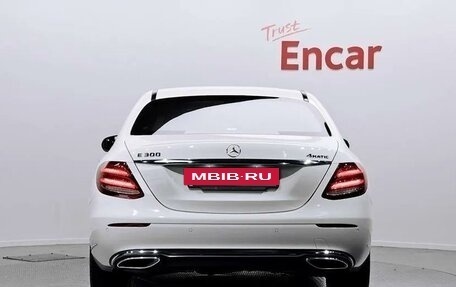 Mercedes-Benz E-Класс, 2020 год, 3 600 000 рублей, 4 фотография