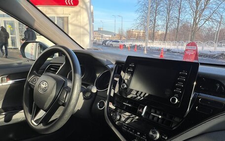 Toyota Camry, 2021 год, 3 000 000 рублей, 2 фотография