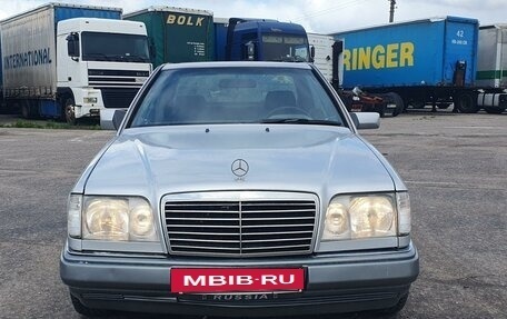 Mercedes-Benz E-Класс, 1994 год, 549 000 рублей, 3 фотография