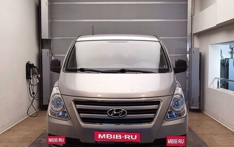 Hyundai H-1 II рестайлинг, 2015 год, 2 697 000 рублей, 2 фотография