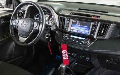 Toyota RAV4, 2017 год, 2 280 000 рублей, 6 фотография