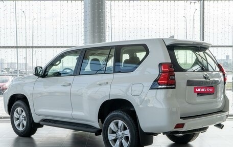 Toyota Land Cruiser Prado 150 рестайлинг 2, 2022 год, 7 000 000 рублей, 2 фотография