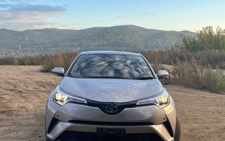 Toyota C-HR I рестайлинг, 2019 год, 2 250 000 рублей, 3 фотография