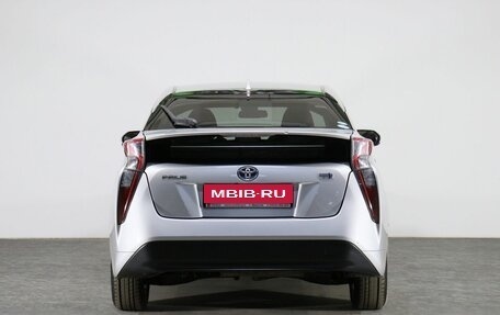 Toyota Prius IV XW50, 2016 год, 1 670 000 рублей, 5 фотография