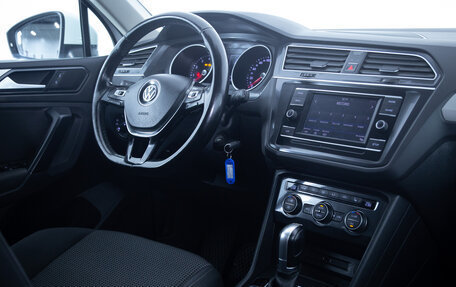 Volkswagen Tiguan II, 2018 год, 2 190 000 рублей, 12 фотография