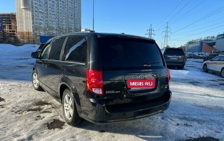 Dodge Caravan V, 2018 год, 2 113 000 рублей, 5 фотография