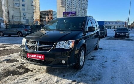 Dodge Caravan V, 2018 год, 2 113 000 рублей, 11 фотография