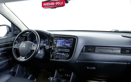 Mitsubishi Outlander III рестайлинг 3, 2016 год, 2 690 000 рублей, 9 фотография
