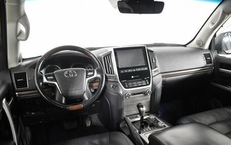 Toyota Land Cruiser 200, 2016 год, 5 799 000 рублей, 20 фотография