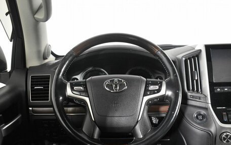 Toyota Land Cruiser 200, 2016 год, 5 799 000 рублей, 21 фотография