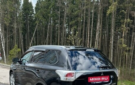 Mitsubishi Outlander III рестайлинг 3, 2014 год, 1 870 000 рублей, 3 фотография