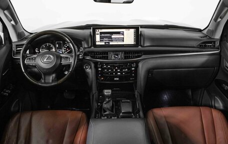 Lexus LX III, 2017 год, 7 800 000 рублей, 6 фотография