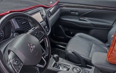 Mitsubishi Outlander III рестайлинг 3, 2016 год, 2 250 000 рублей, 5 фотография