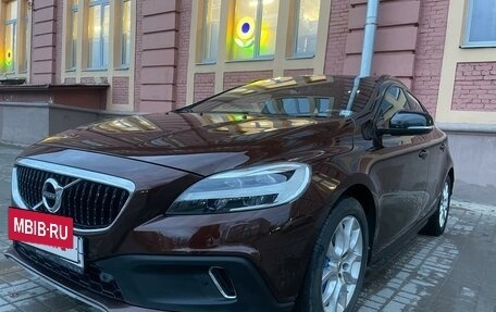 Volvo V40 Cross Country I, 2017 год, 2 190 000 рублей, 3 фотография