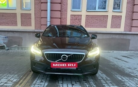 Volvo V40 Cross Country I, 2017 год, 2 190 000 рублей, 2 фотография