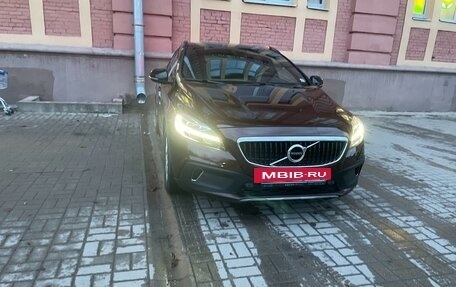 Volvo V40 Cross Country I, 2017 год, 2 190 000 рублей, 6 фотография