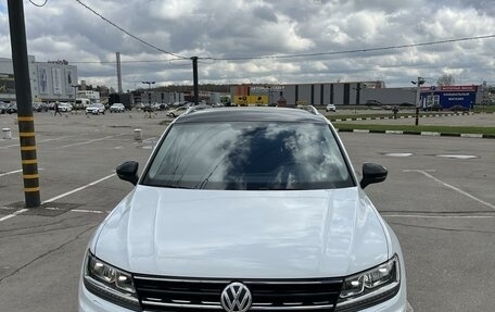 Volkswagen Tiguan II, 2019 год, 2 065 000 рублей, 2 фотография