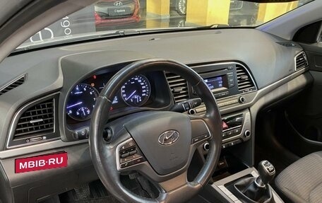 Hyundai Elantra VI рестайлинг, 2017 год, 1 600 000 рублей, 6 фотография