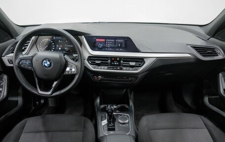 BMW 1 серия, 2019 год, 2 249 000 рублей, 15 фотография