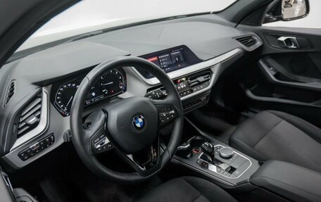 BMW 1 серия, 2019 год, 2 249 000 рублей, 18 фотография