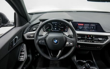 BMW 1 серия, 2019 год, 2 249 000 рублей, 16 фотография
