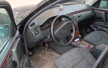 Mercedes-Benz E-Класс, 1999 год, 330 000 рублей, 8 фотография