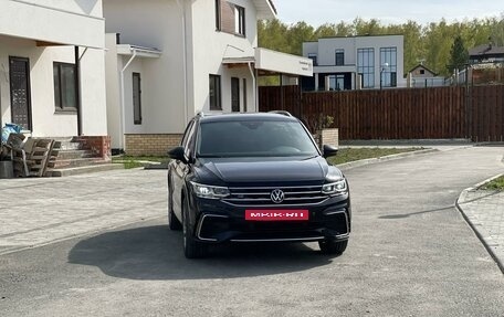 Volkswagen Tiguan II, 2021 год, 4 550 000 рублей, 2 фотография