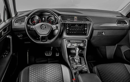 Volkswagen Tiguan II, 2018 год, 2 649 000 рублей, 6 фотография