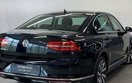 Volkswagen Passat B8 рестайлинг, 2018 год, 3 050 000 рублей, 6 фотография