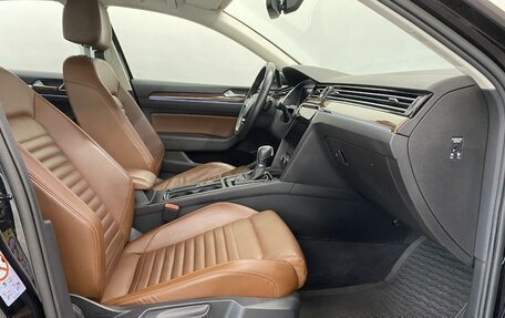 Volkswagen Passat B8 рестайлинг, 2018 год, 3 050 000 рублей, 14 фотография