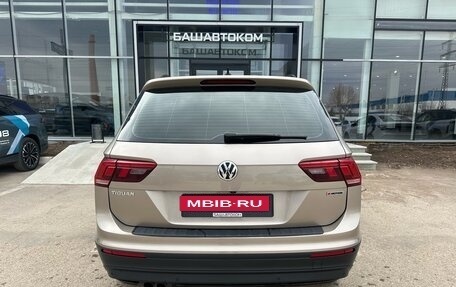 Volkswagen Tiguan II, 2019 год, 2 575 000 рублей, 3 фотография